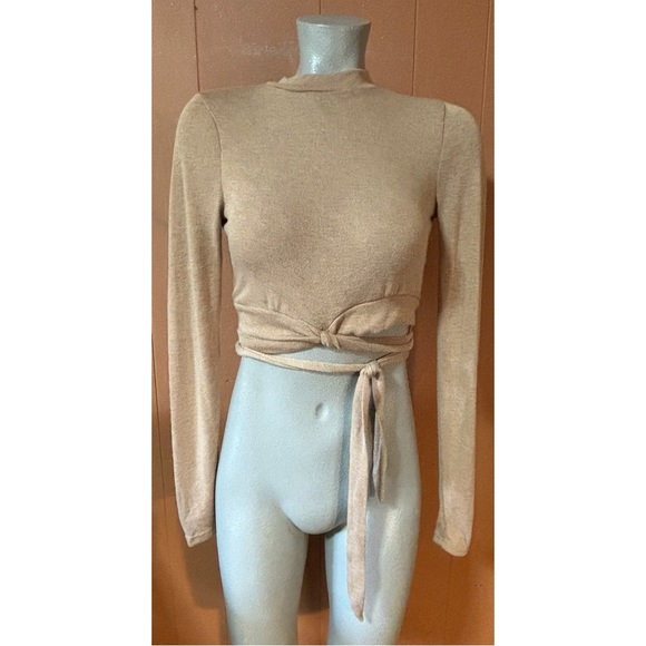 Le Lis Collection Tan Long Sleeve Crop Keyhole Back S - Picture 4 of 8